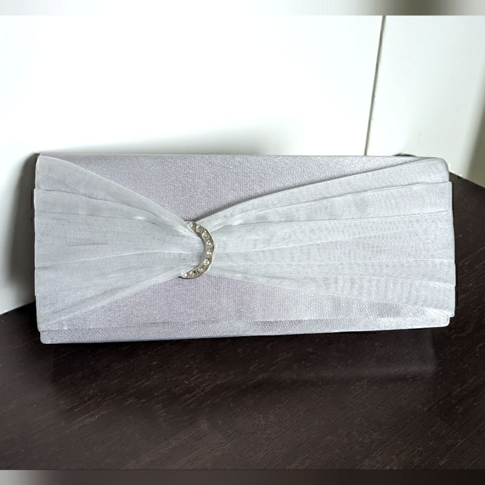 3/$30 90s Jessica McClintock Silver Satin Clutch Handbag with Optional Strap